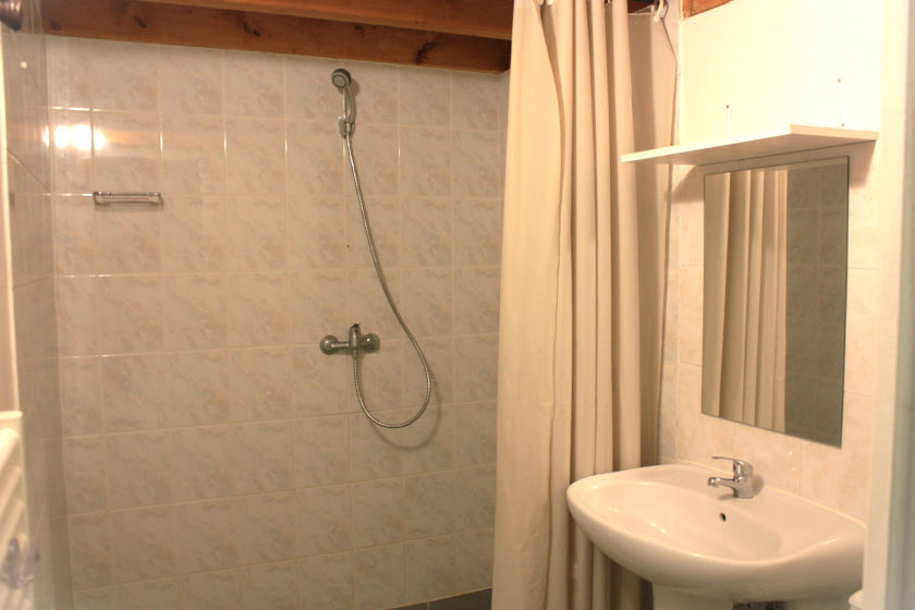 intérieur chalet - salle d'eau